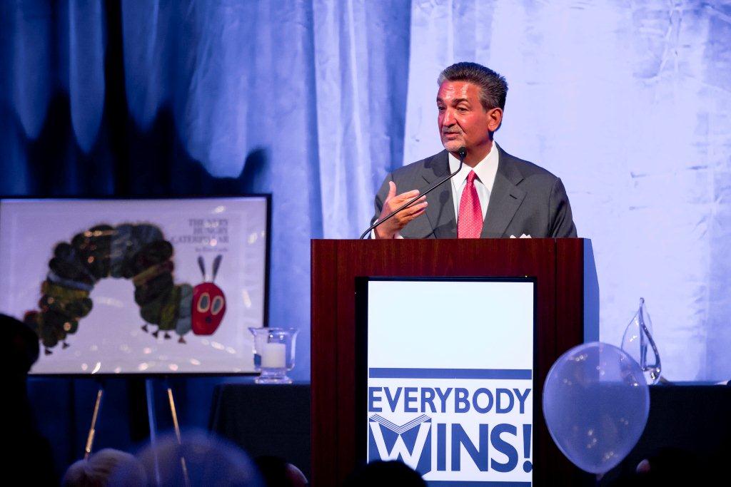 Leonsis Suggests Book that Started it All at EW! DC Gala