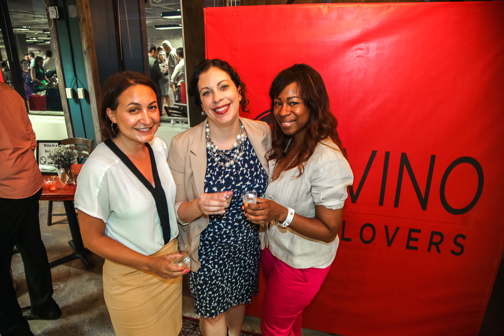 Vinolovers, No Frills Wine Club Launches