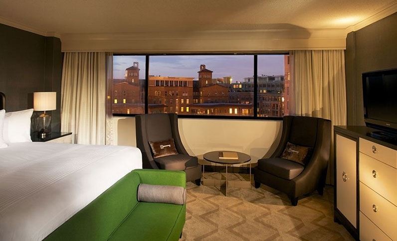 the-melrose-washington-dc-hotel-deluxe-king-room-with-pennsylvania-avenue-view