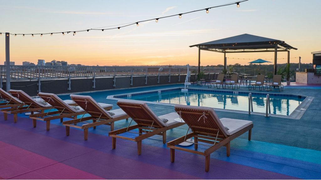 thevenrooftoppool