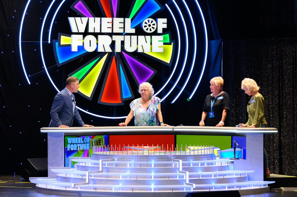 Mark L. Walberg hosts Wheel of Fortune Live, photo by Mason Aschenbrenner 1 (1)